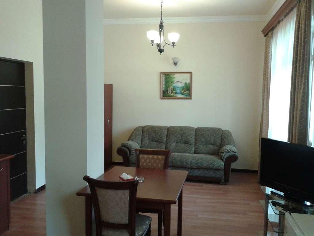 Capital Hotel 3*